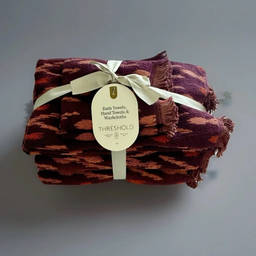 Nwt Threshold Burgundy Maroon towel set